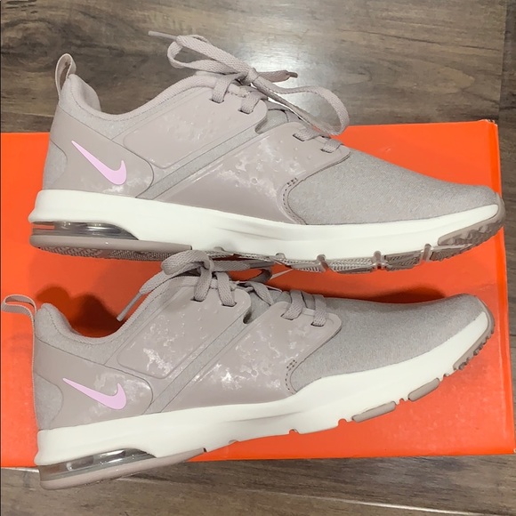 wmns nike air bella tr prm